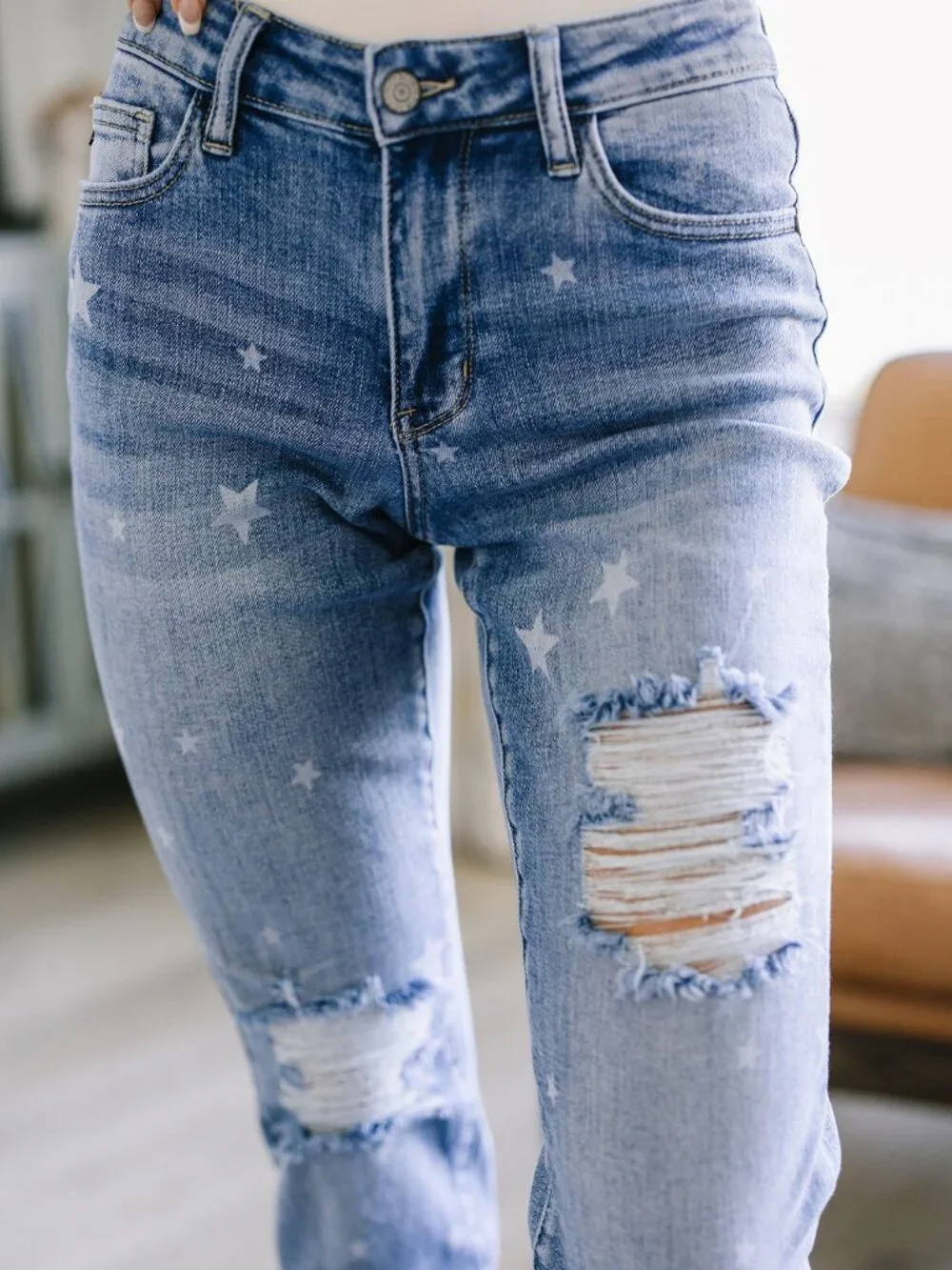 JUDY BLUE Mid Rise Star Print Boyfriend Jeans | Size: 0/24 - Picture 5 of 7